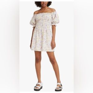 Levi's NWOT Verenne Floral Puff Sleeve w/ a smocked empire waist Mini Dress Sz S